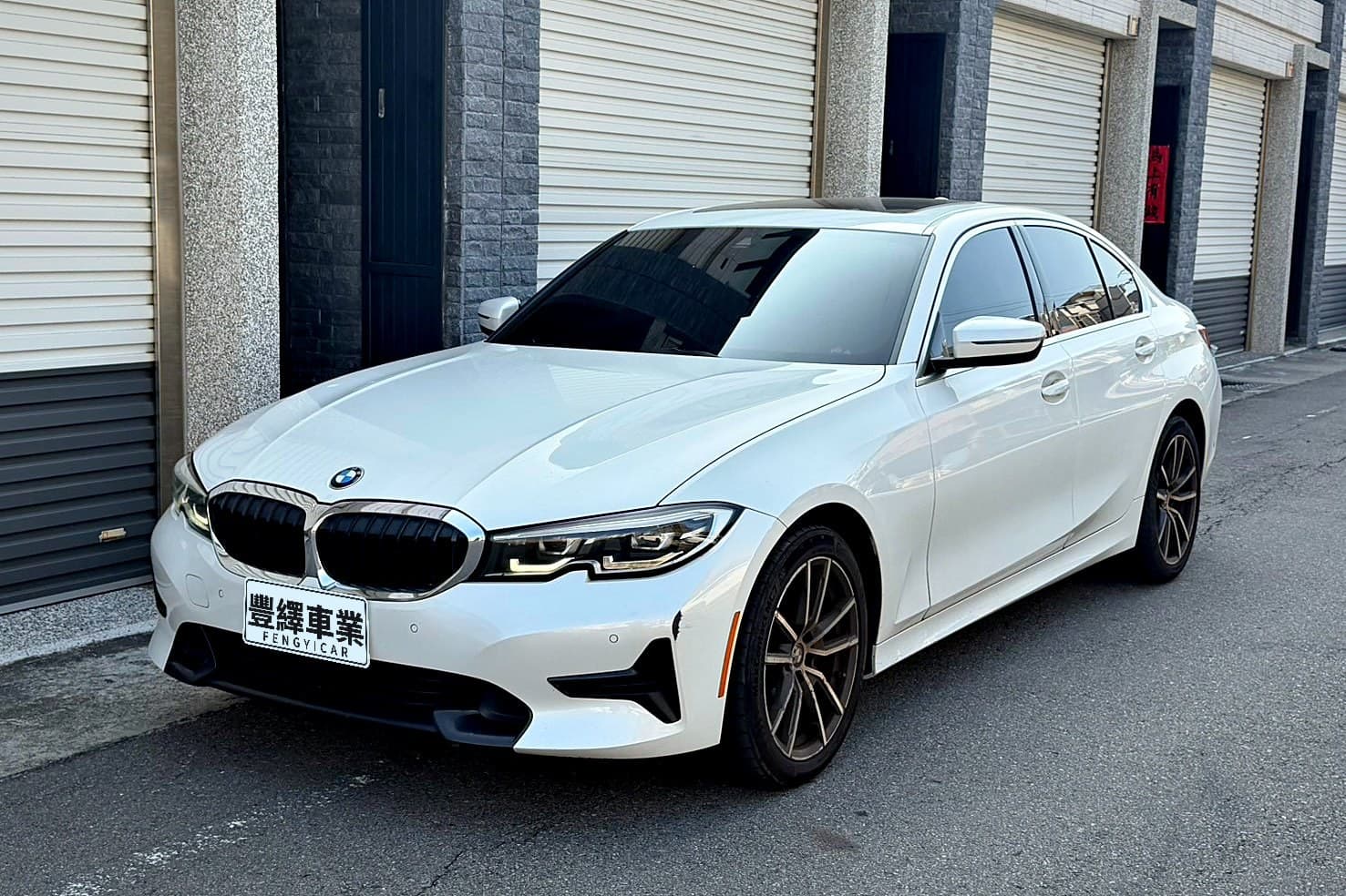 2019 BMW 330i Luxury Line